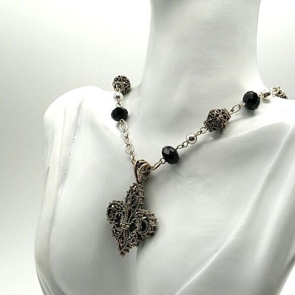 Fleur-De-Lis Filigree Pendant Beaded Necklace - Picture 9 of 14